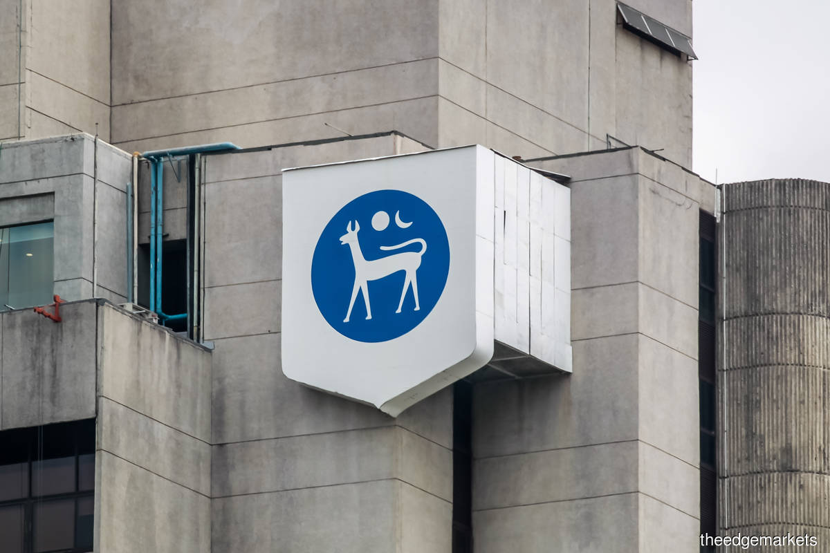While it expects the impaired loans ratio to remain stable in the near term, BNM noted that banks continued to set aside additional provisions against potential credit losses, which currently stand at 1.8% of total banking system loans. (Photo by Zahid Izzani Mohd Said/The Edge)
